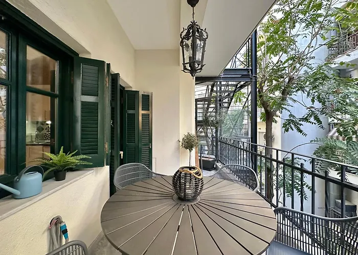 Coco By Halu! : Neoclassical Apt With Balcony