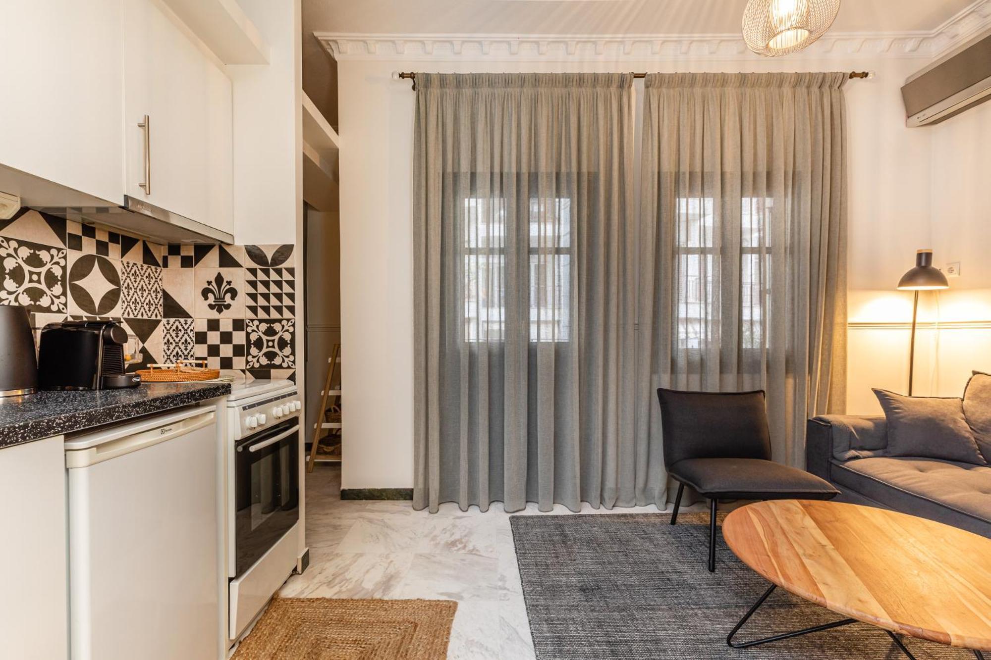 Apartment Coco By Halu! : Neoclassical With Balcony Thessaloniki