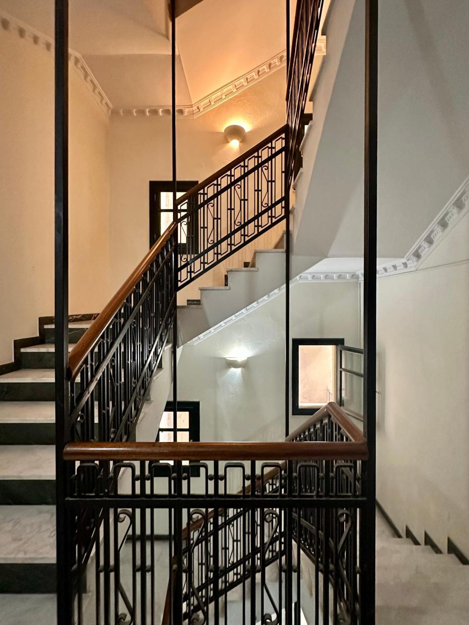 Coco By Halu! : Neoclassical With Balcony Apartment