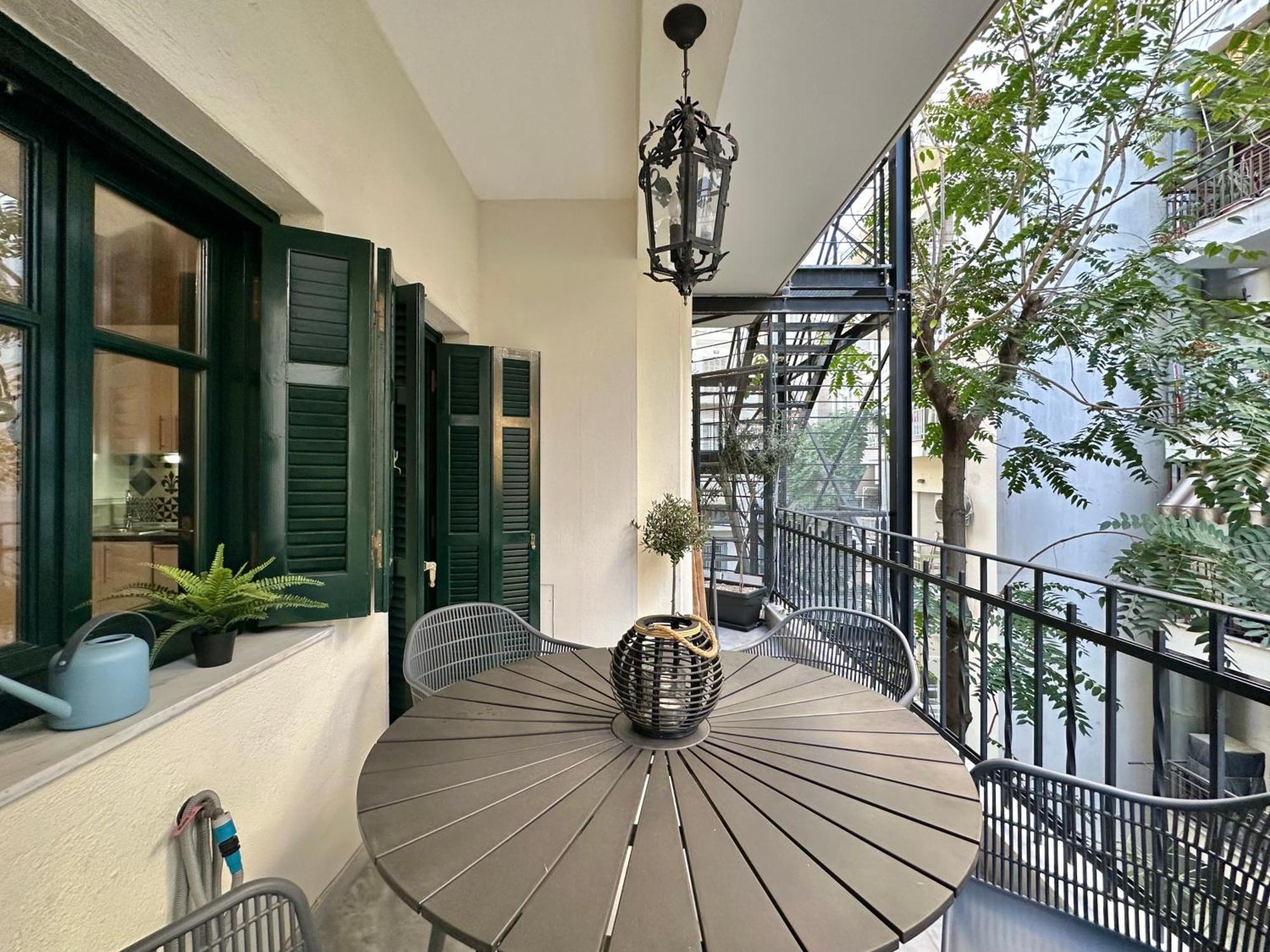 Apartment Coco By Halu! : Neoclassical With Balcony Thessaloniki